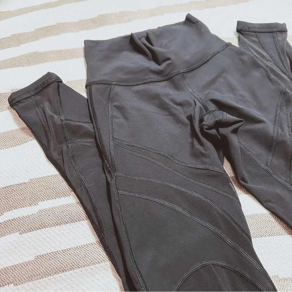 ❌SOLD❌Lululemon cross mesh style legging size 2 - Picture 6 of 10